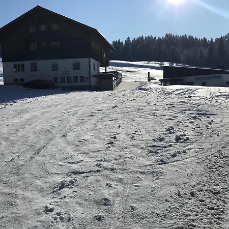 Kleine Am Rande Der Wildnis