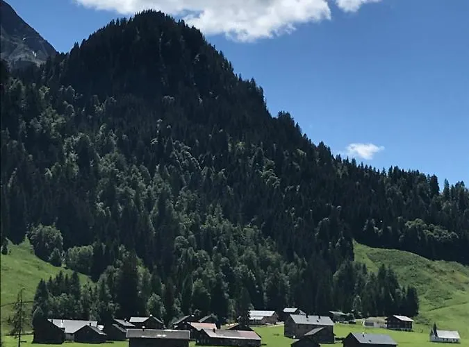 Kleine Am Rande Der Wildnis *